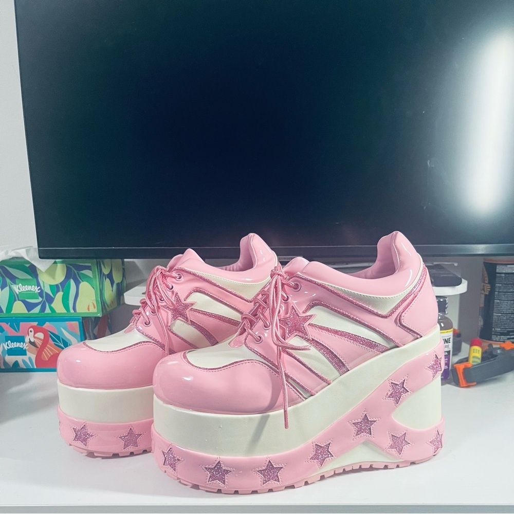 BRAND NEW Sugar Thrillz PINK COUNTING STARS PLATFORM SNEAKERS - 11